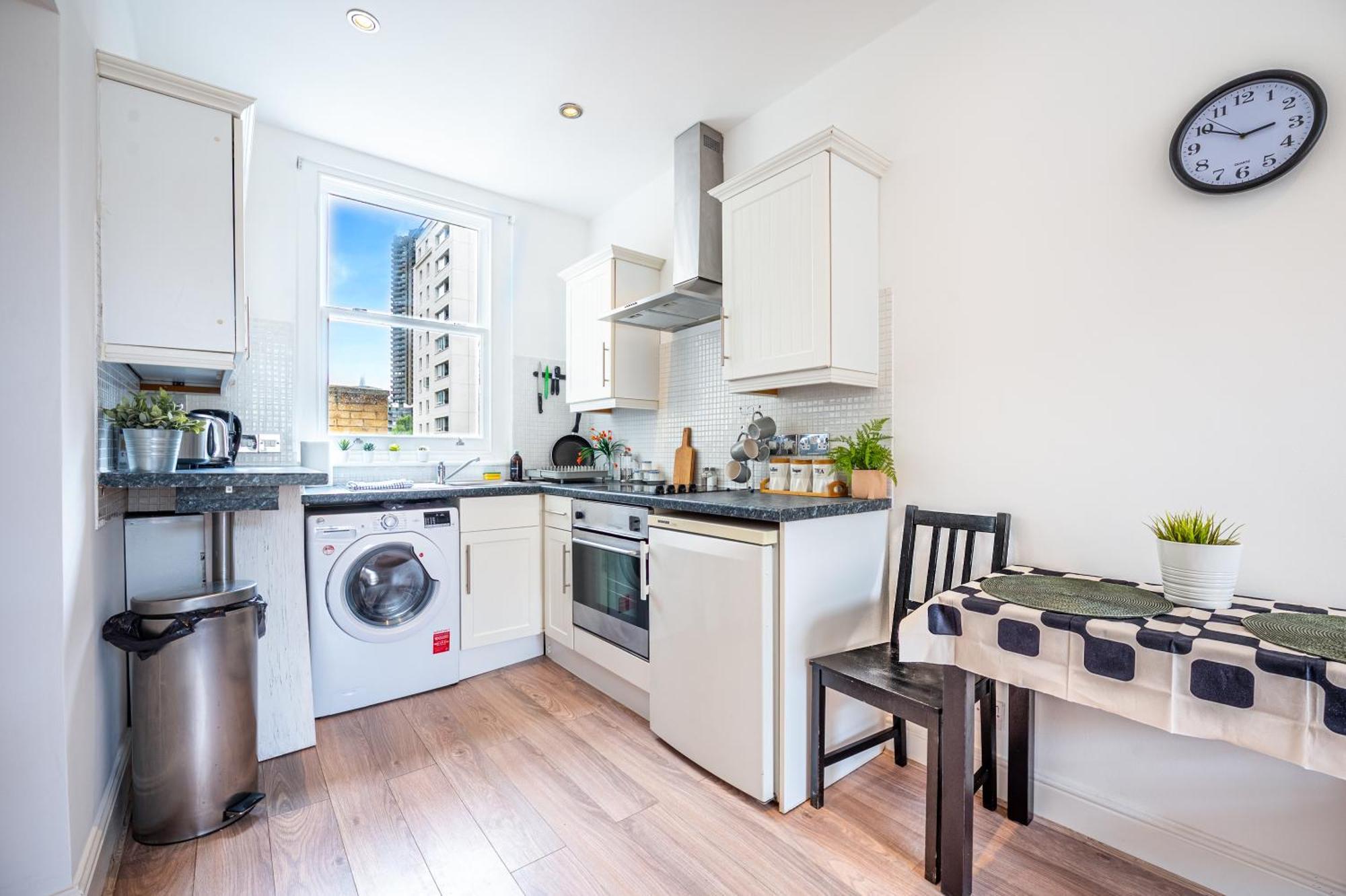 Apartamento One-Bed Flat, Kensington, Bank Payment To The Host Within 24H From The Reservation Londres Exterior foto